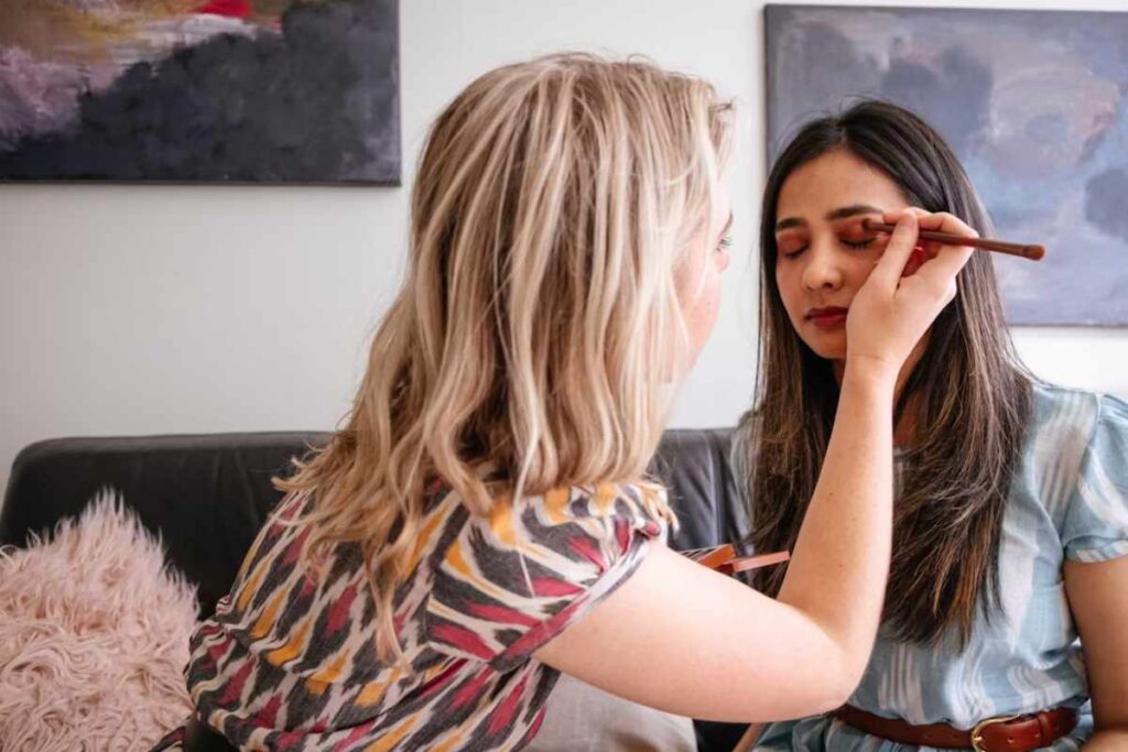 7 Ways to Prevent Makeup Smudging for Glasses Wearers Smudging